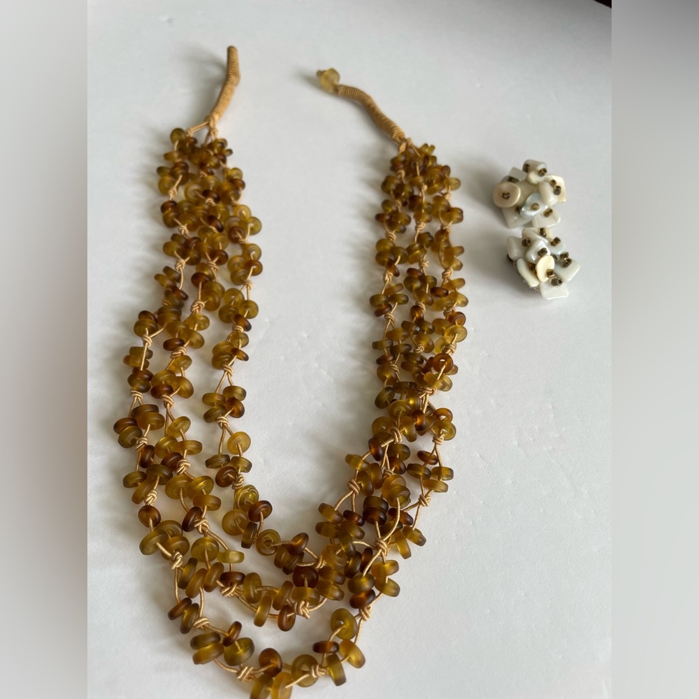 Vintage amber three strand necklace plus earrings - Picture 4 of 11